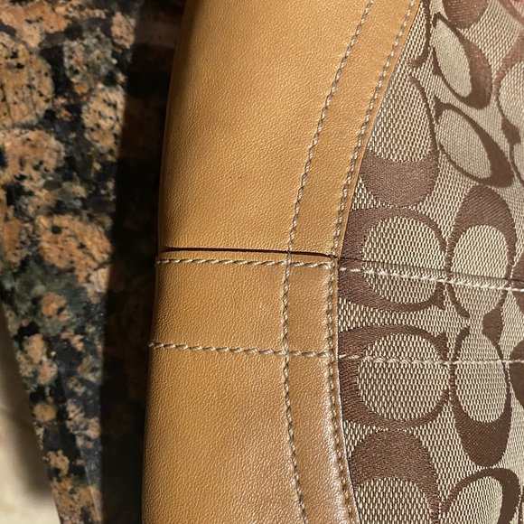 Authentic coach purse - Picture 8 of 9